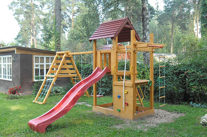 Детская площадка на даче